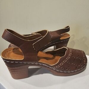 Brown Women's Cutout Leather Block Heel Sandals